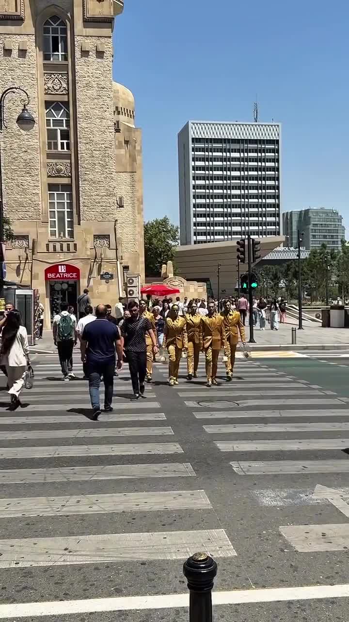 Çamadandakı qızıllar həqiqidir deyirlər...