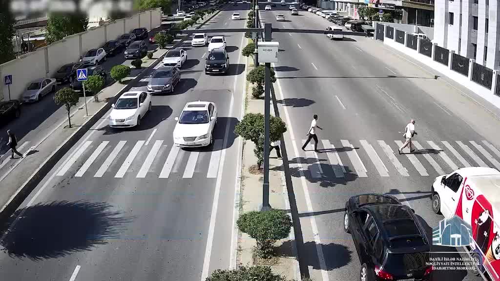Sürücünün diqqətsizliyi piyada keçidində faciəyə səbəb olacaqdı