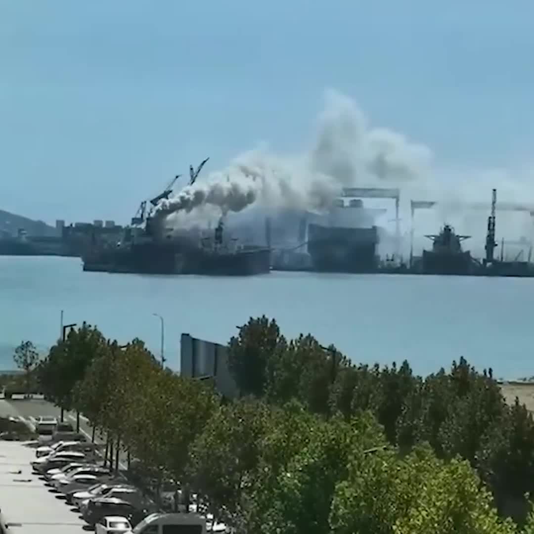 Çində xarici yük gəmisində yanğın: azı 20 nəfər ölüb
