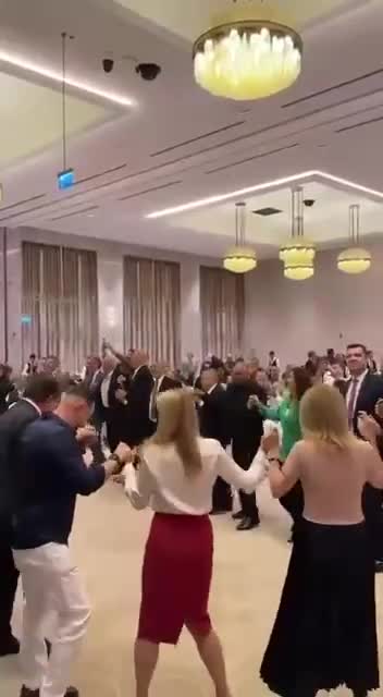 Diplomatlar Şuşada yallı getdilər