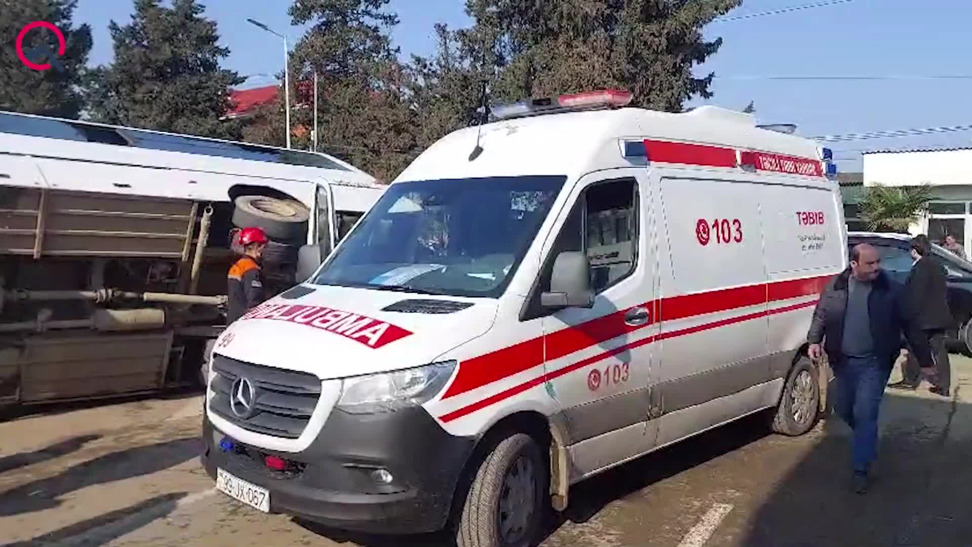 Lənkəranda sərnişin avtobusu aşdı