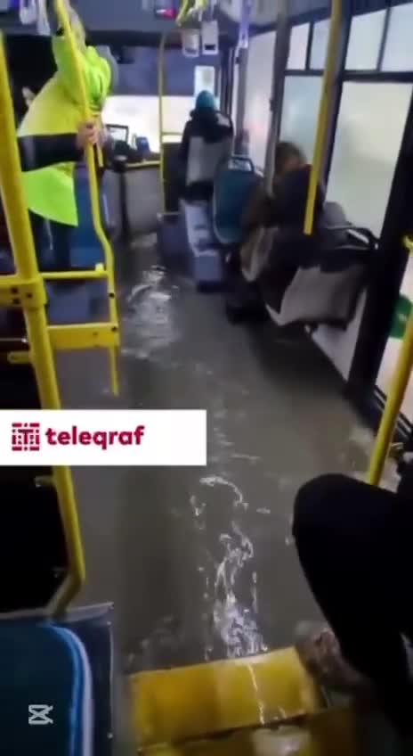 Avtobusları su basdı 