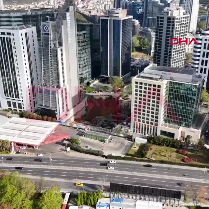 İstanbulda yol çökdü