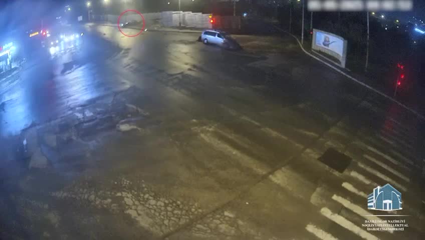 Qırmızıda keçib ağır qəza törətdi
