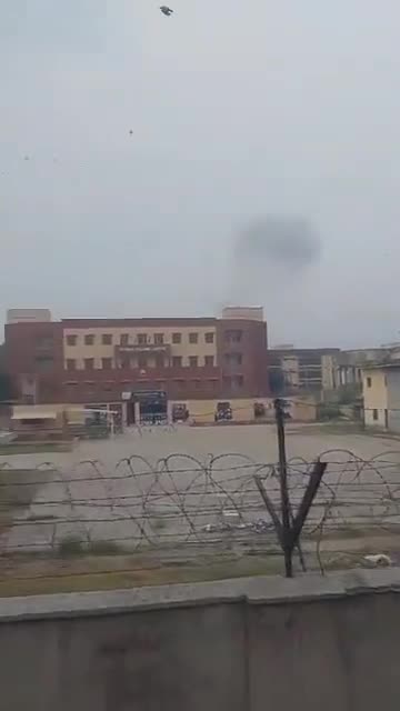 Pakistanda aeroport yaxınlığında partlayış