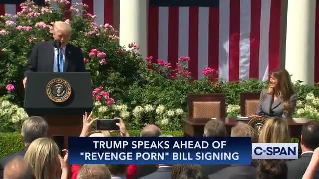 Putin Melaniyanı təriflədi