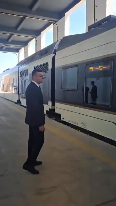 Hikmət Hacıyevdən Bakı-Ağdam qatarı ilə bağlı paylaşım