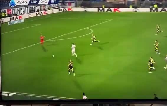 Karyerasının son matçında qırmızı vərəqə aldı