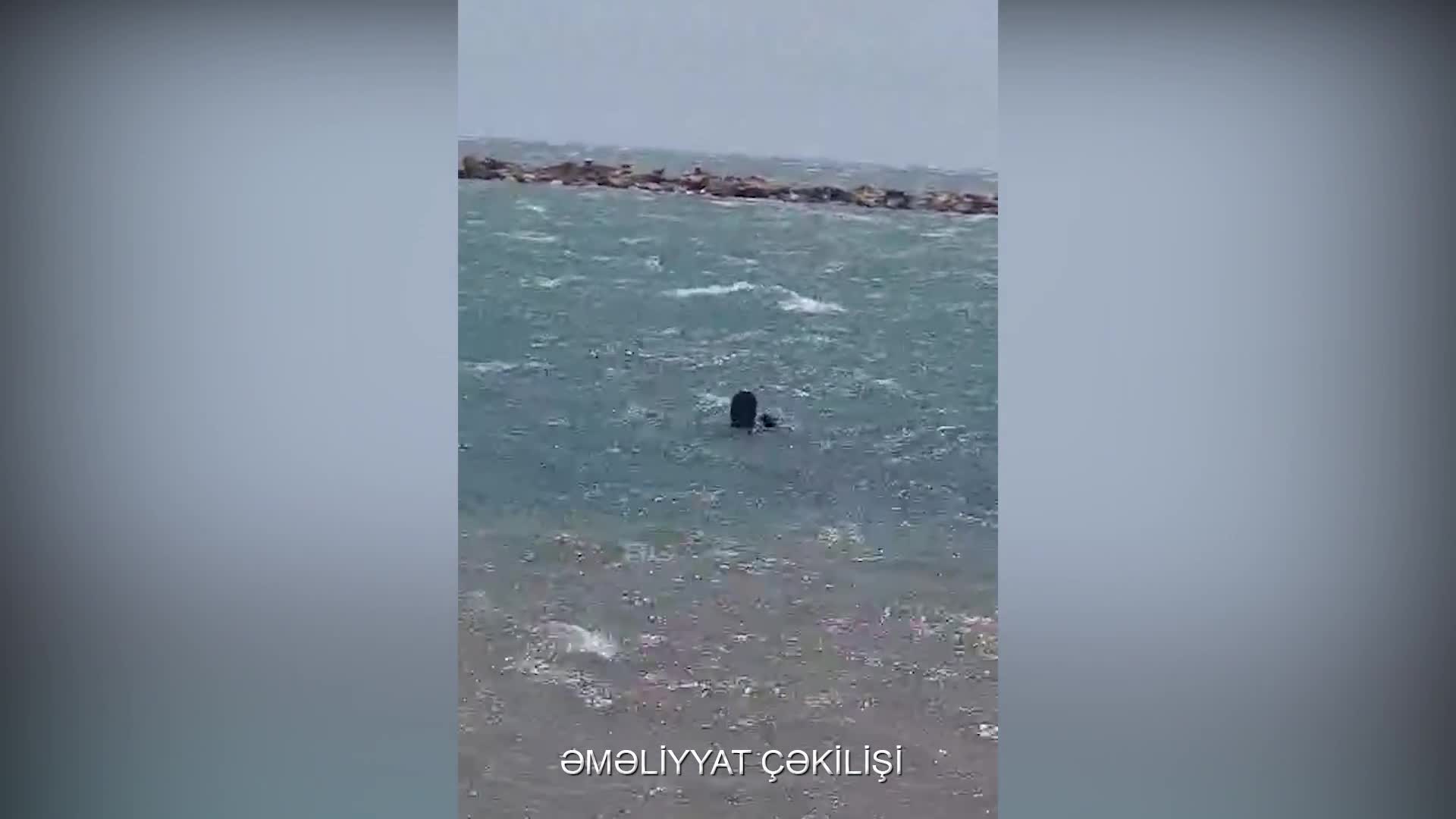 Şıx çimərliyində iki nəfər batıb