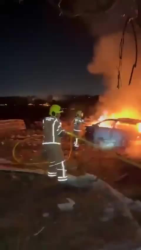 Zərbələrdən sonra Hayfada güclü yanğın çıxdı