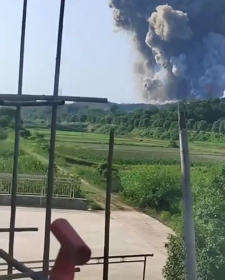 Çinin pirotexniki məhsullar zavodunda partlayış