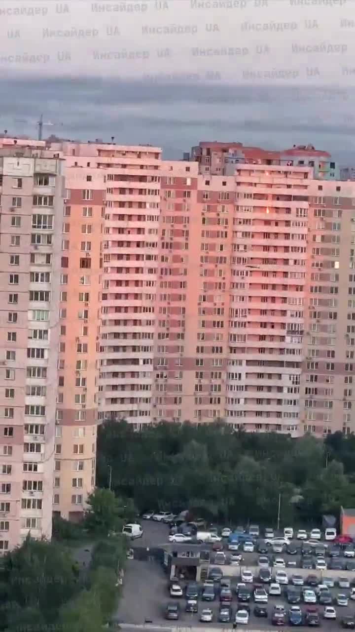 Rusiya Kiyevdə yaşayış binasını vurdu