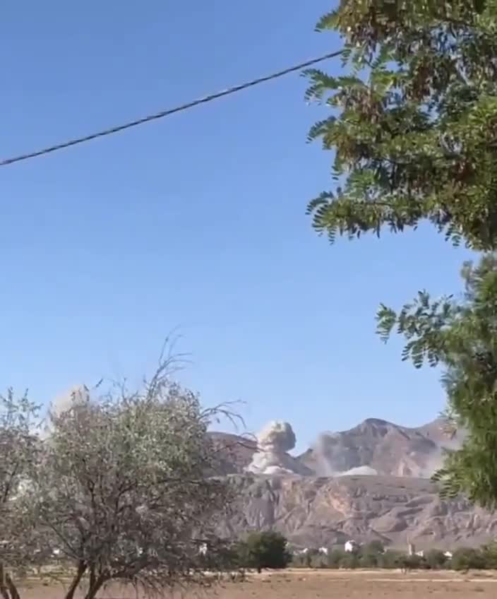 İsrail İsfahan neft emalı zavoduna zərbələr endirdi