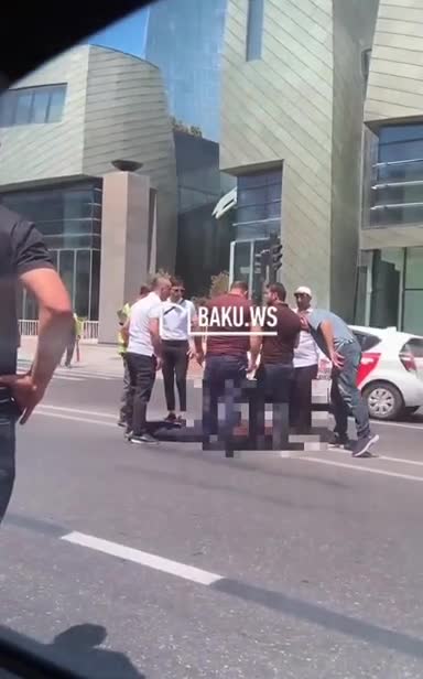 Milli Məclisin qarşısında ağır qəza