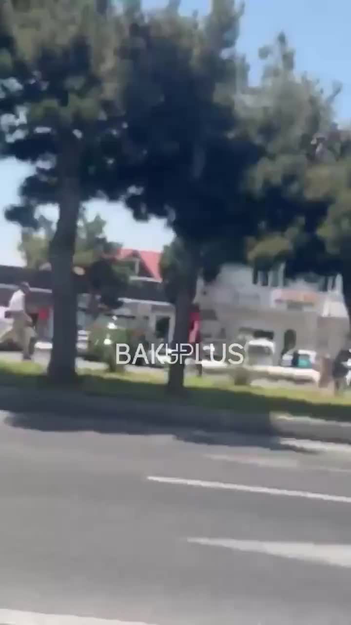 Bakıda avtobus qəzaya uğradı