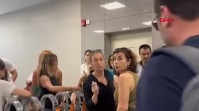 Məşhurlar qalmaqallı prodüserin məhkəməsinə axın etdi 