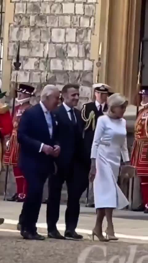 Makronu arvadı yenə biabır elədi