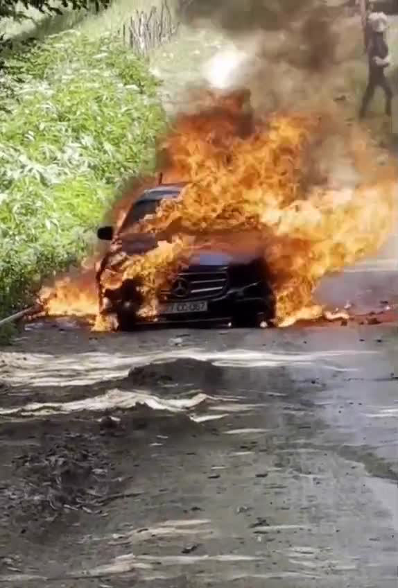 Tovuzda “Mercedes” yandı