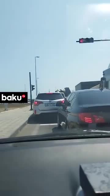 Yeni işıqfor qoyuldu, təcili yardım maşını yolda qaldı