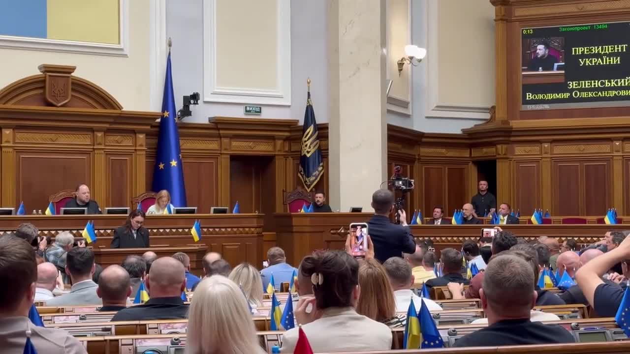 Zelenski Ali Radada deputatla mübahisə etdi