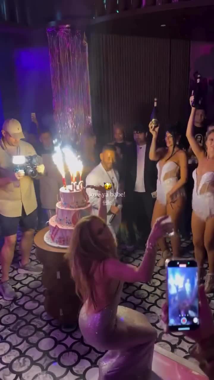 Cennifer Lopez 56 yaşını belə qeyd etdi
