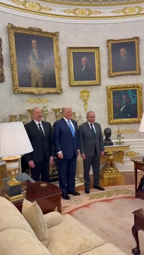Üçtərəfli görüş başladı