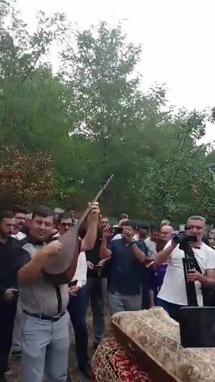 Məmməd İsmayılı saz havası ilə yola saldılar