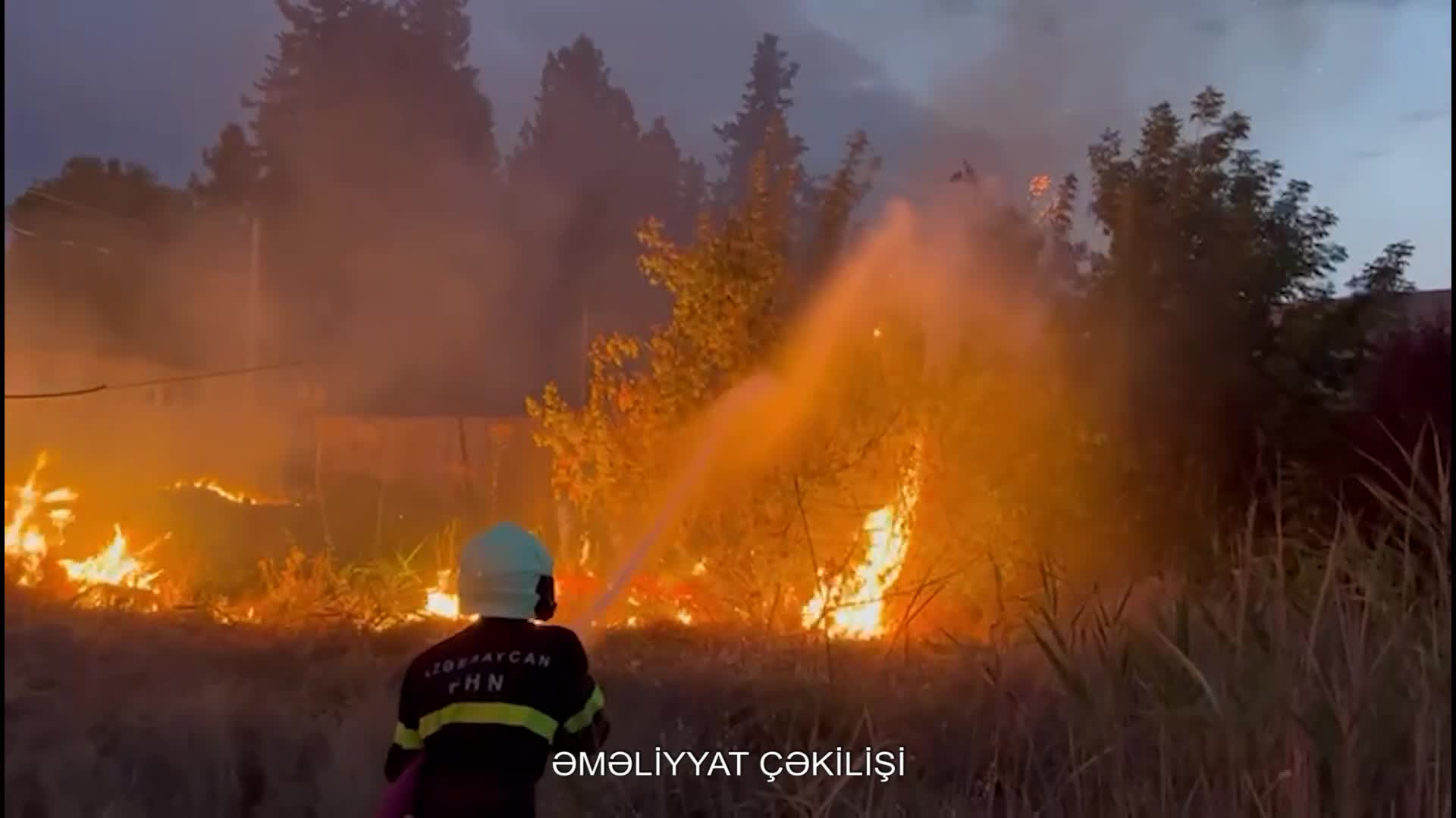 Qazaxda köhnə xalça sexinin ərazisində yanğın olub