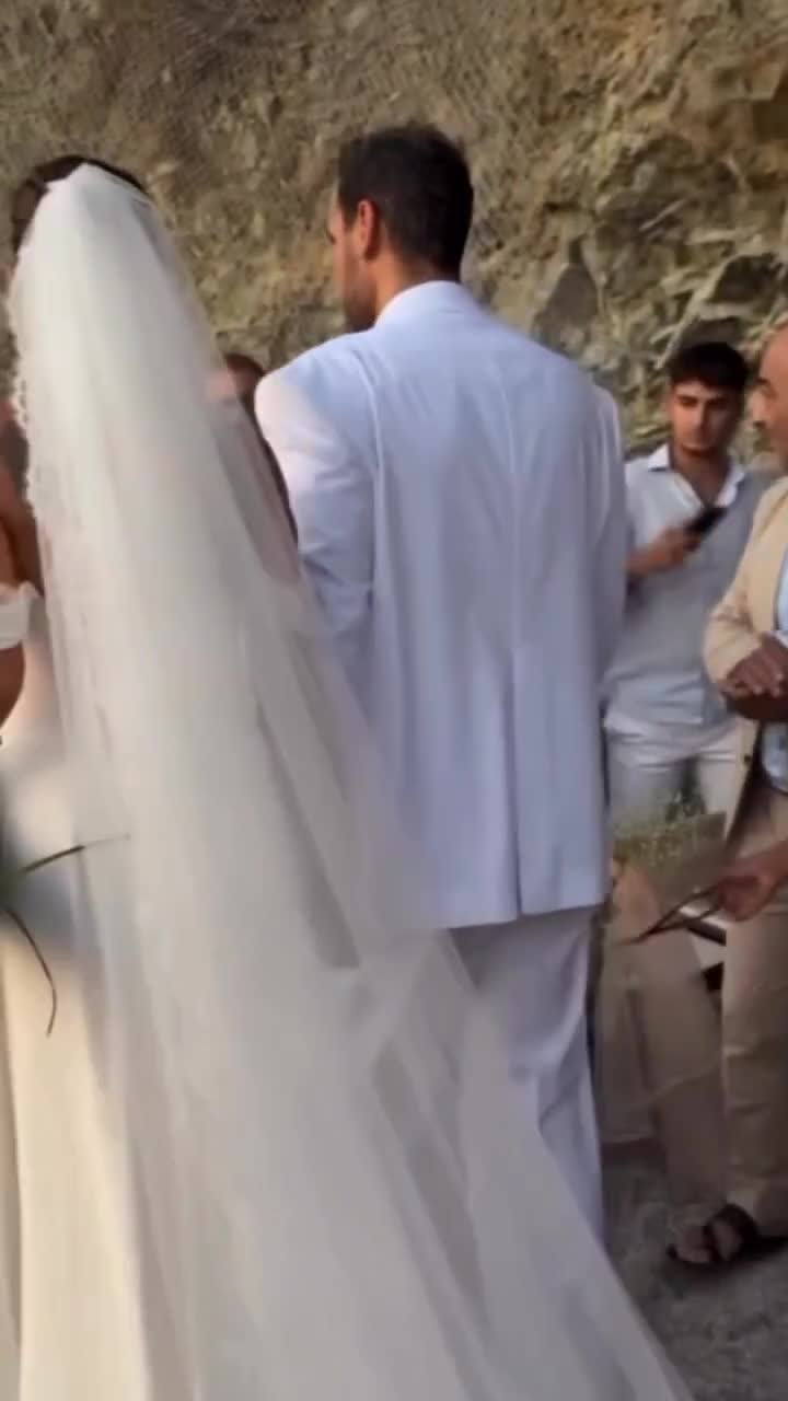 4 aylıq hamilə olan aktrisa ərə getdi