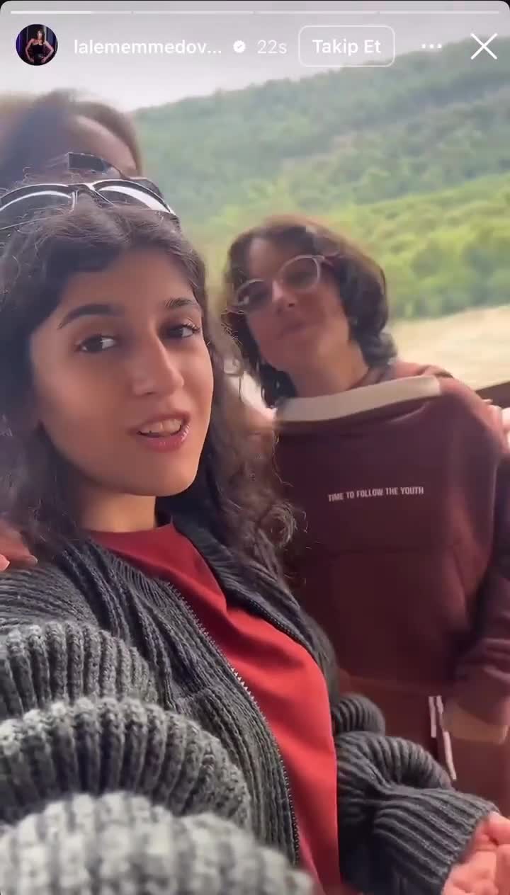 Lalə Məmmədova qızları ilə