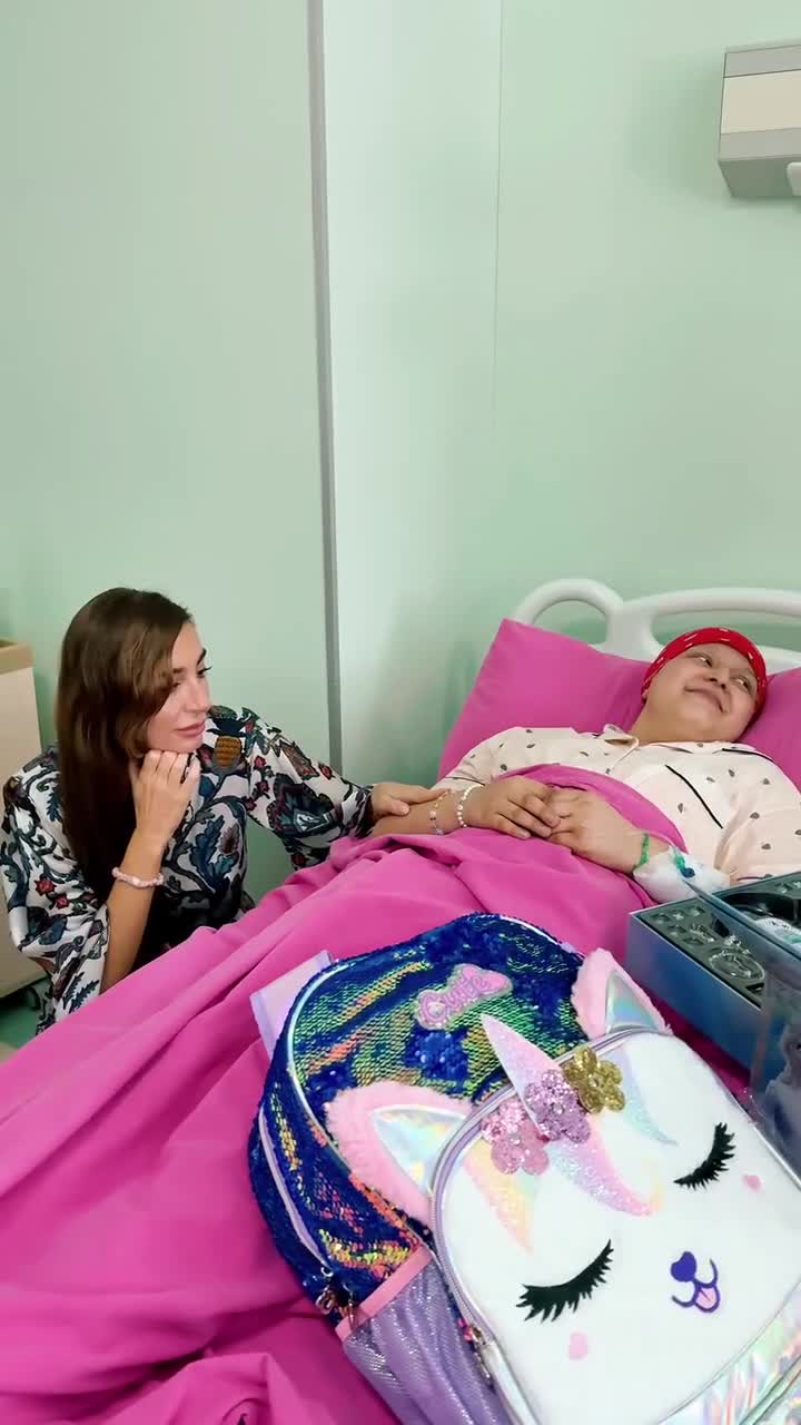 Leyla və Arzu Əliyevalar müalicə alan uşaqları ziyarət etdi