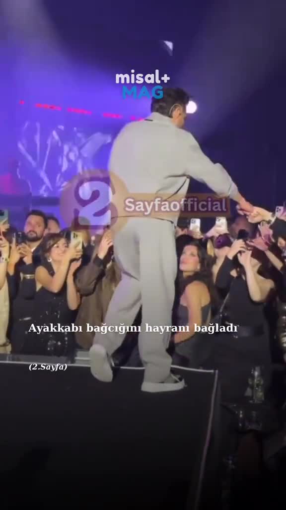 Ayaqqabısını fanatına bağlatdırdı