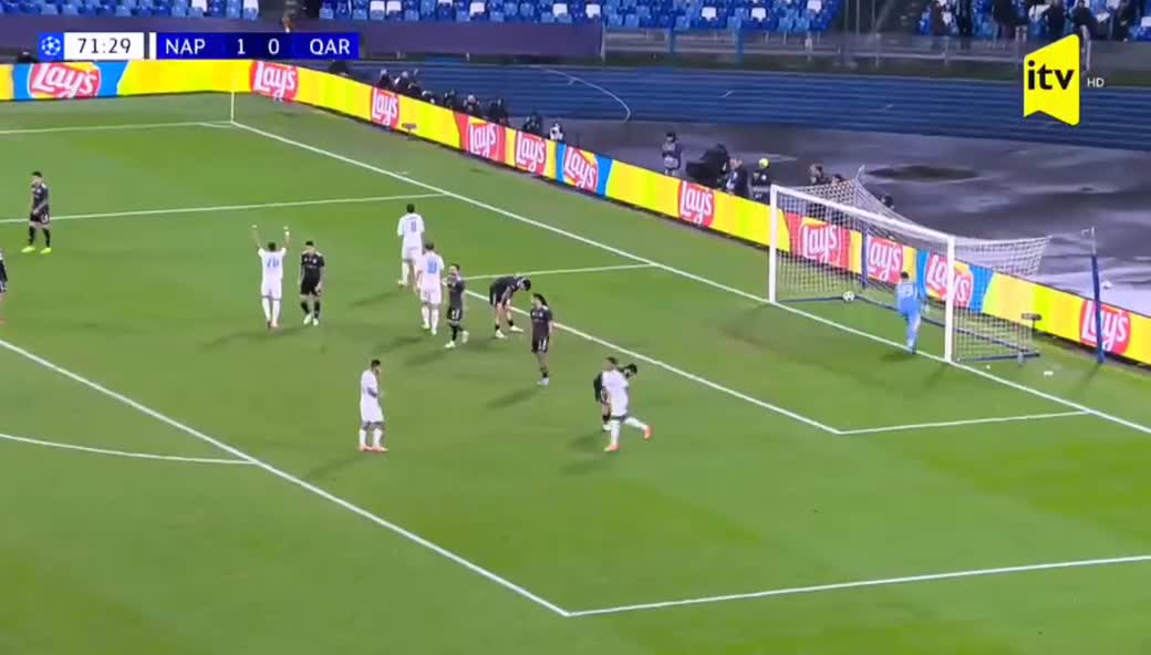 72-ci dəqiqədə top Marko Yankoviçə dəyərək qapımıza yönəlir