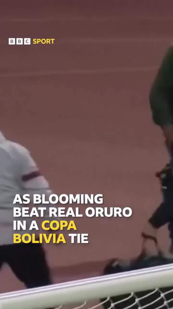 Hakim 12 nəfərə qırmızı vərəqə göstərdi