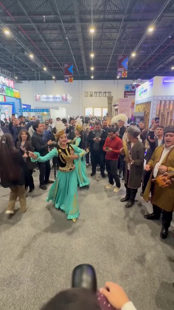 Beynəlxalq sərgidə robotun rəqsi gündəm oldu