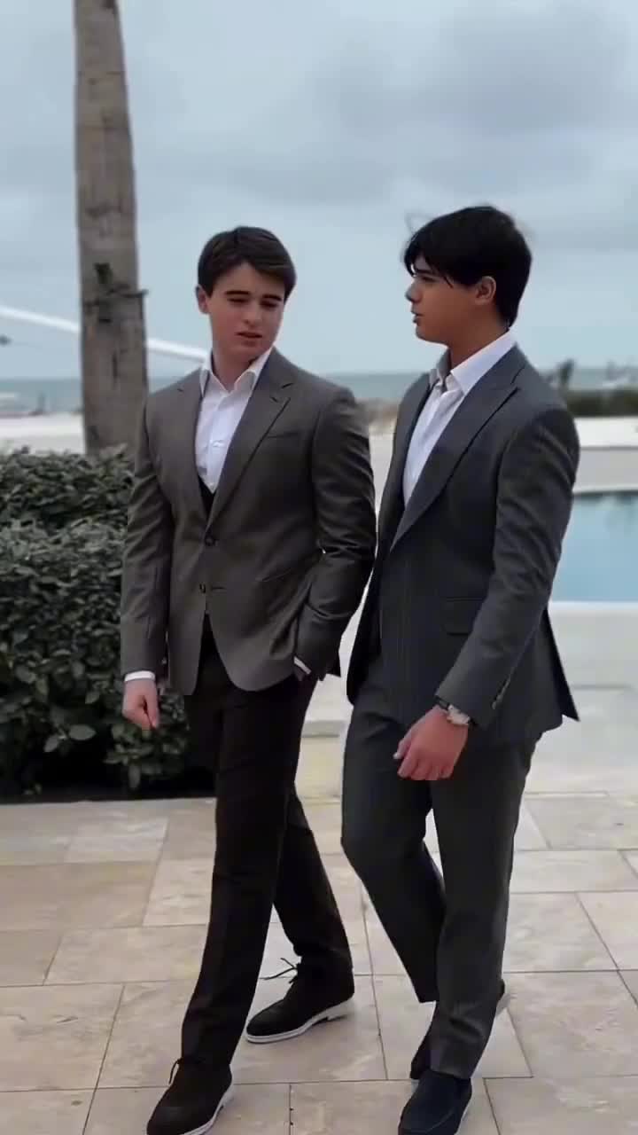 Oğullarını bu video ilə təbrik etdi