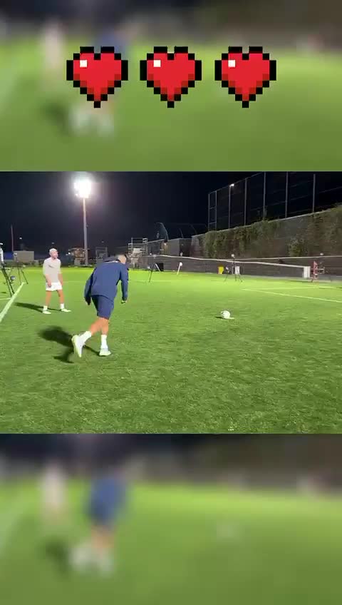 Ronaldo 12 cəhddən sonra robota qol vurdu