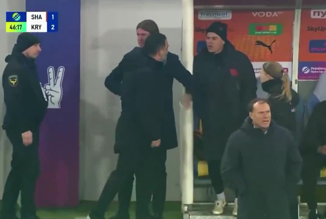 Arda Turan rəqibinə hücum çəkdi