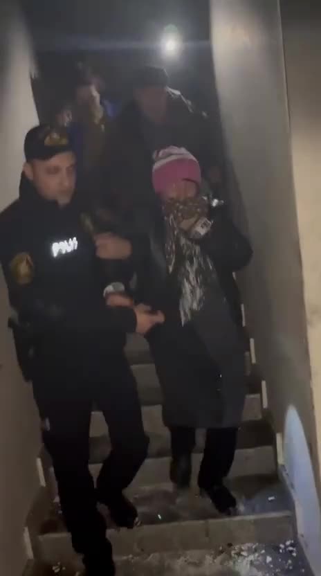 Yanğın olan binadan sakinlər belə təxliyə edildi