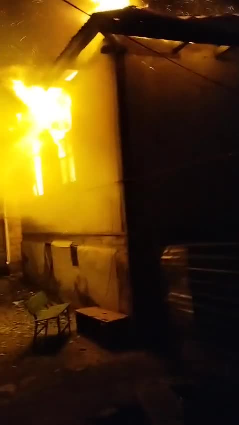 Biləsuvarda 4 otaqlı ev yanıb kül oldu