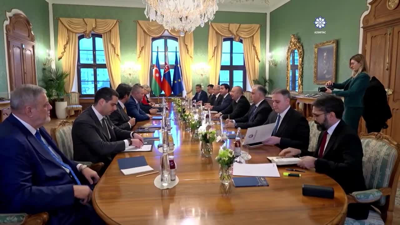 Prezidentlə Peter Pelleqrini arasında geniş tərkibdə görüş oldu