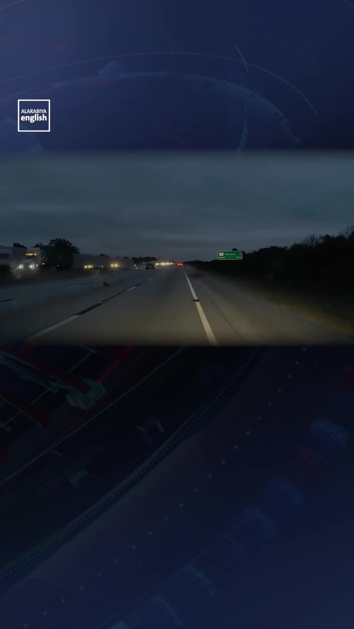 ABŞ-də təyyarə maşının üzərinə düşüb