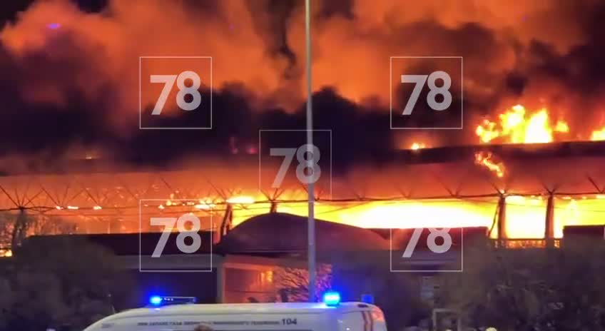 Sankt-Peterburqda bazar yanır