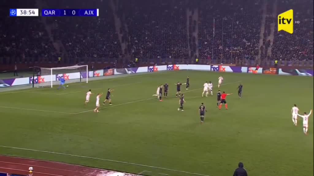 Kasper Dolberq 39-cu dəqiqədə bərabərlik qolunu vurur