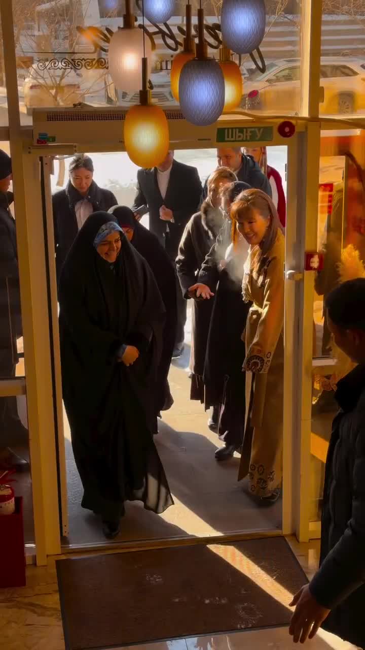 Zəhra Pezeşkian qazax milli geyim salonunda