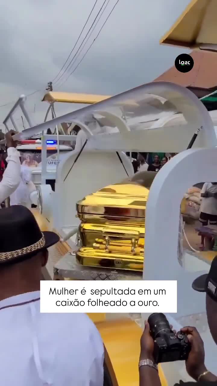 Anasını qızıl tabutda dəfn etdi