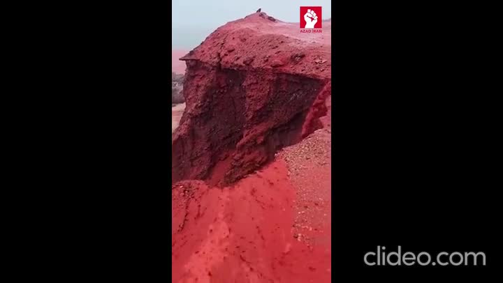 Güclü yağışdan sonra dəniz qırmızıya boyandı