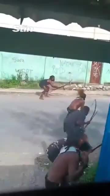 Qəbilələrin yay-oxla küçə döyüşü 