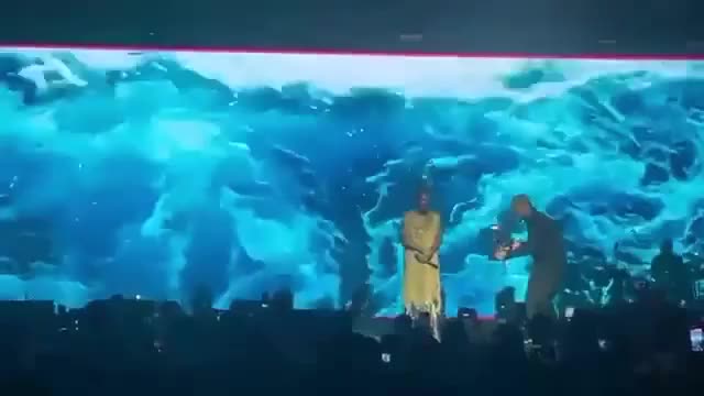 “Dünya dağılacaq” demişdi, yenidən peyda oldu