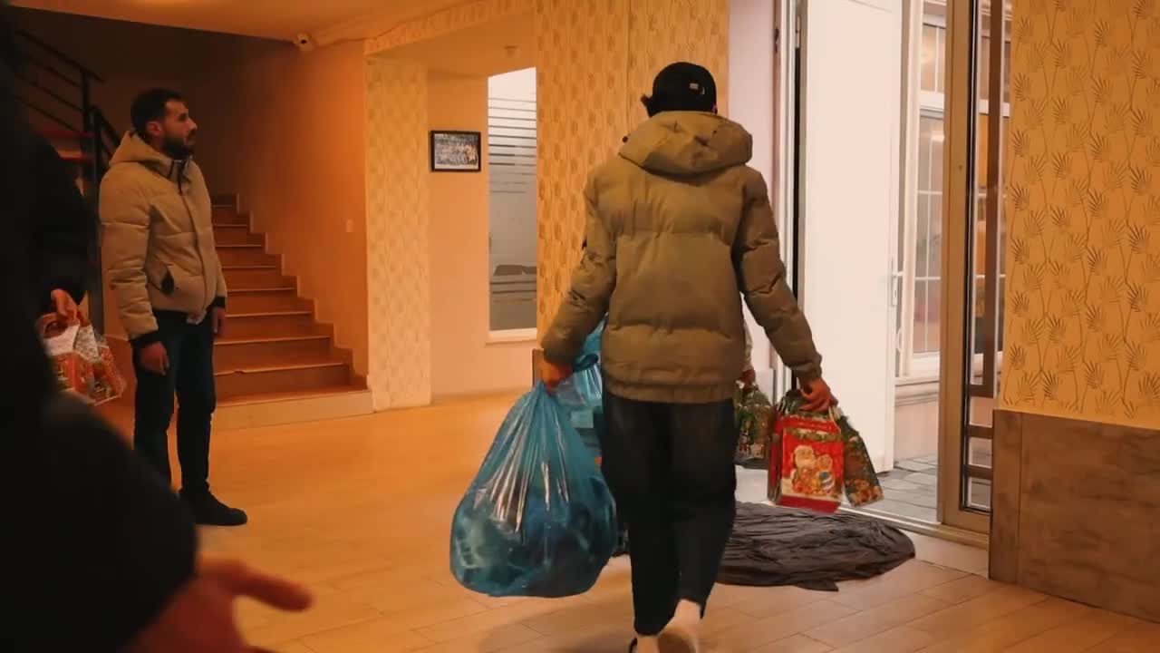 Nəriman uşaq evlərindən birini ziyarət edib